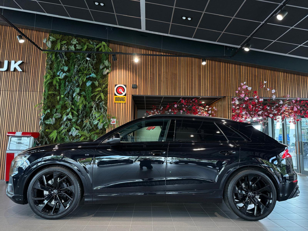 Audi Q8 1
