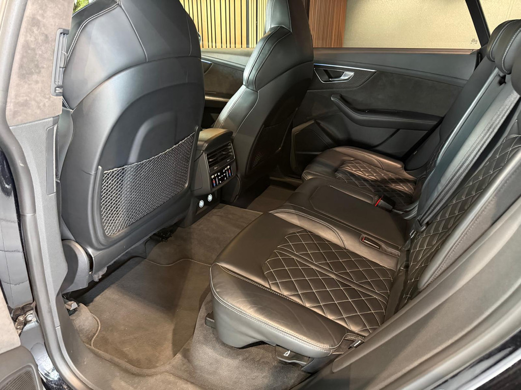 Audi Q8 1