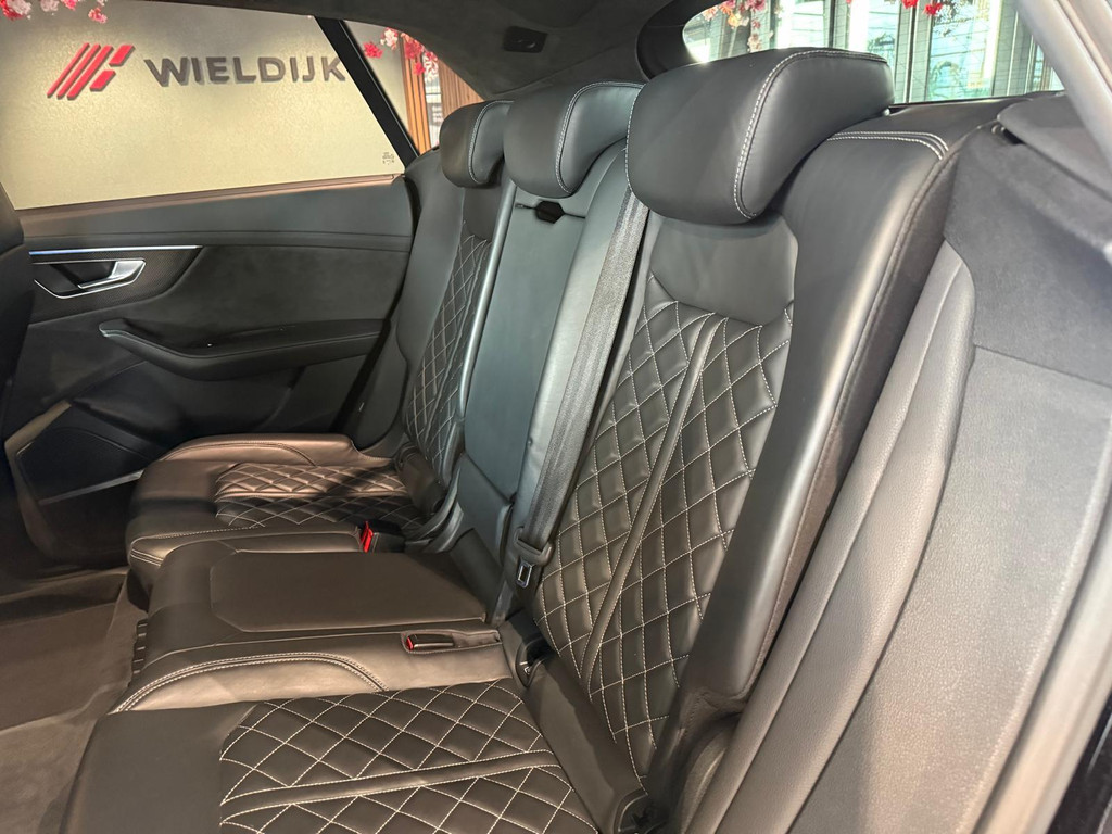 Audi Q8 1