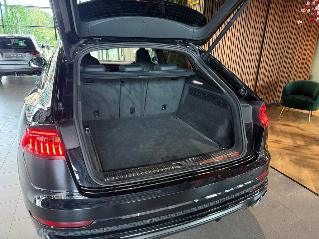 Audi Q8 1