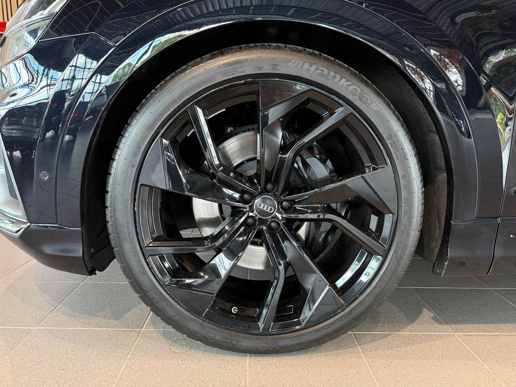 Audi Q8 1