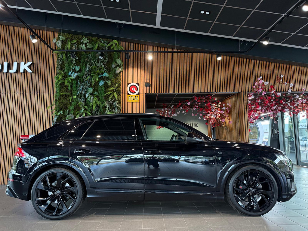 Audi Q8 1