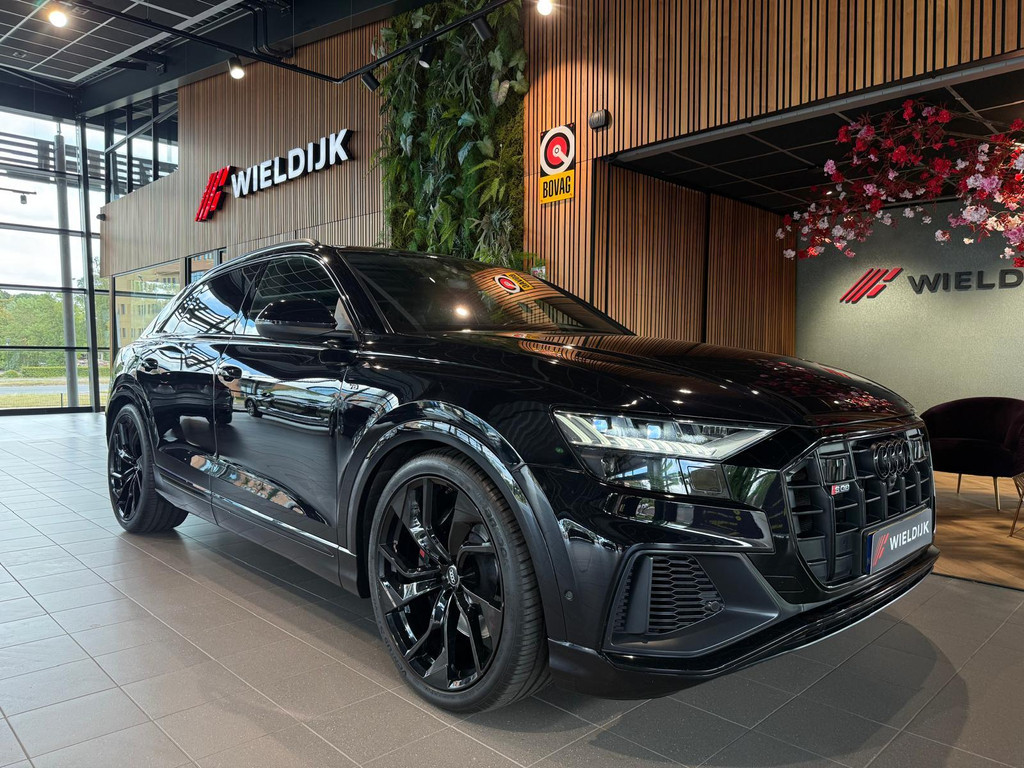 Audi Q8 1