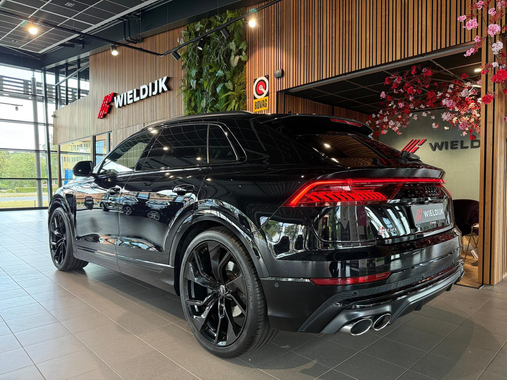 Audi Q8 1
