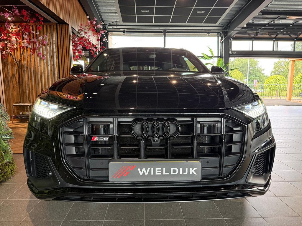Audi Q8 1
