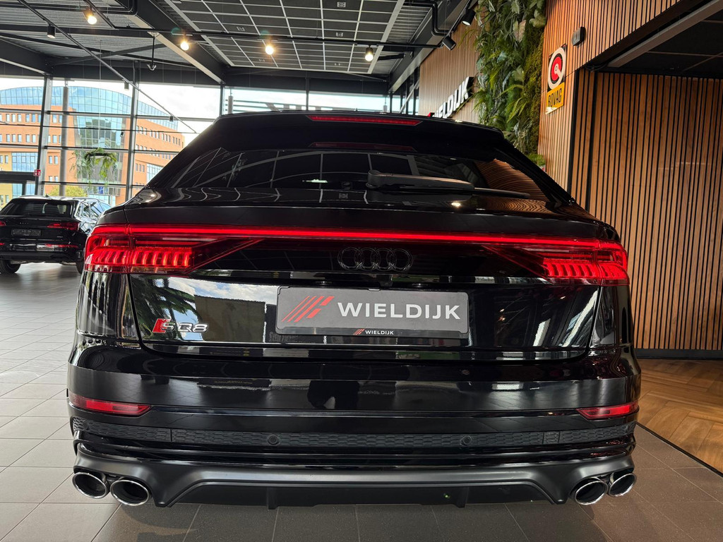 Audi Q8 1