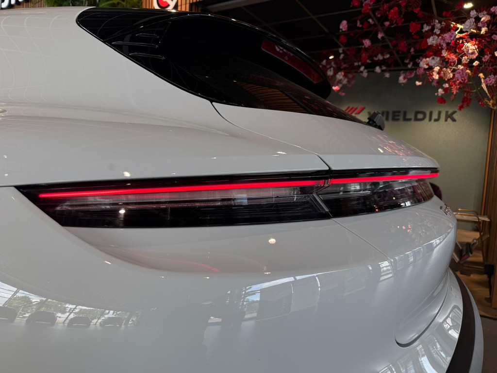 Porsche Taycan Cross Turismo 1