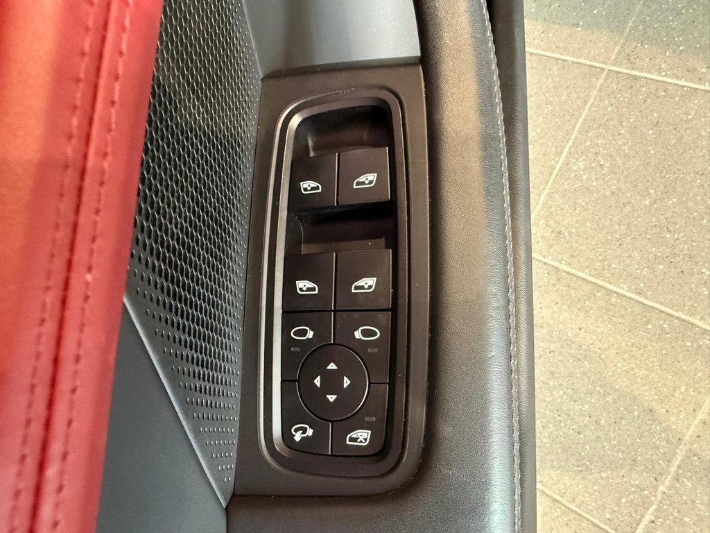Porsche Taycan Cross Turismo 1