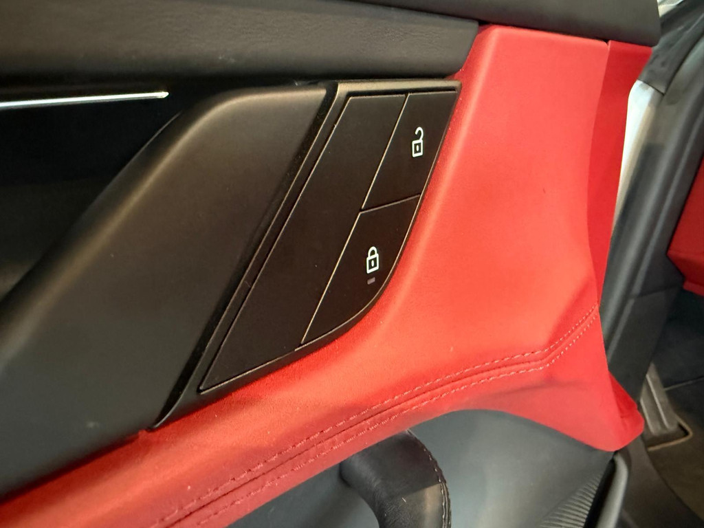 Porsche Taycan Cross Turismo 1