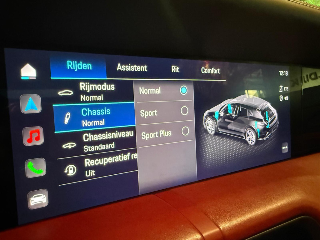 Porsche Taycan Cross Turismo 1