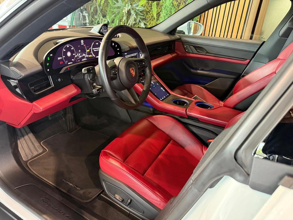 Porsche Taycan Cross Turismo 1