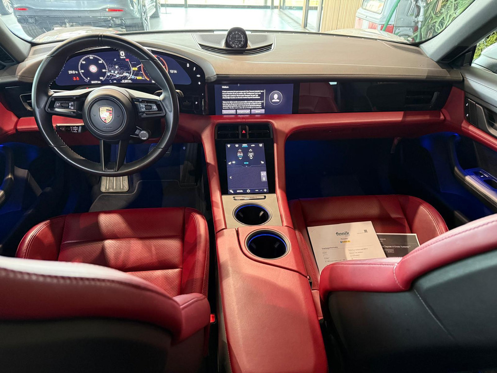 Porsche Taycan Cross Turismo 1