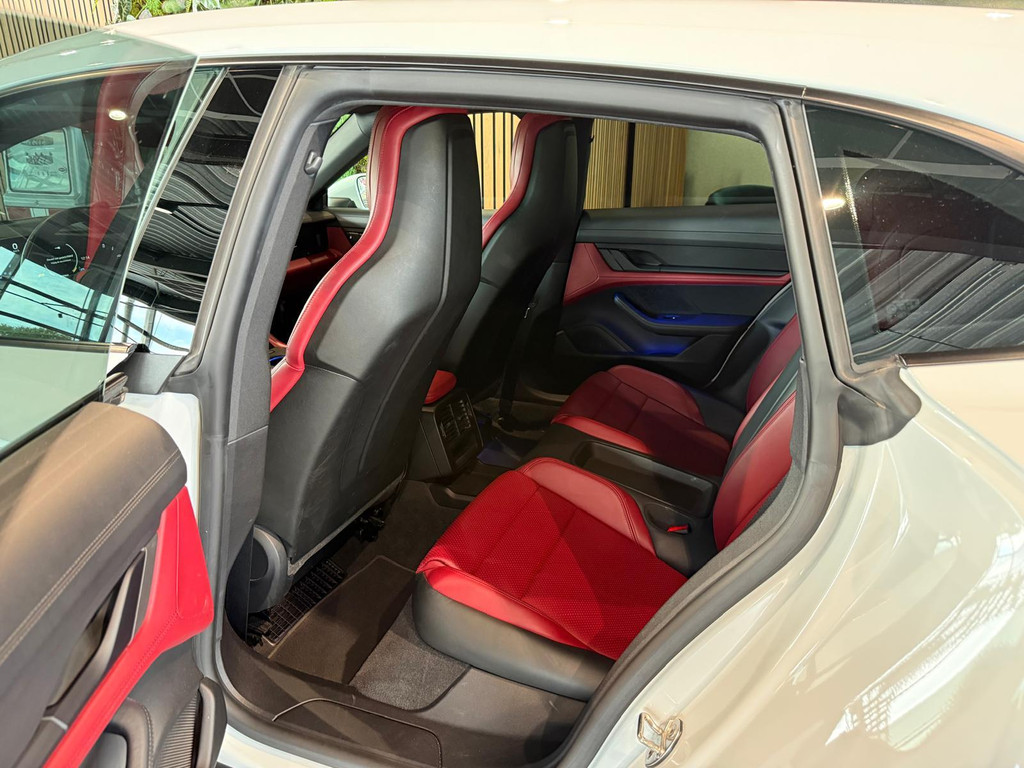 Porsche Taycan Cross Turismo 1