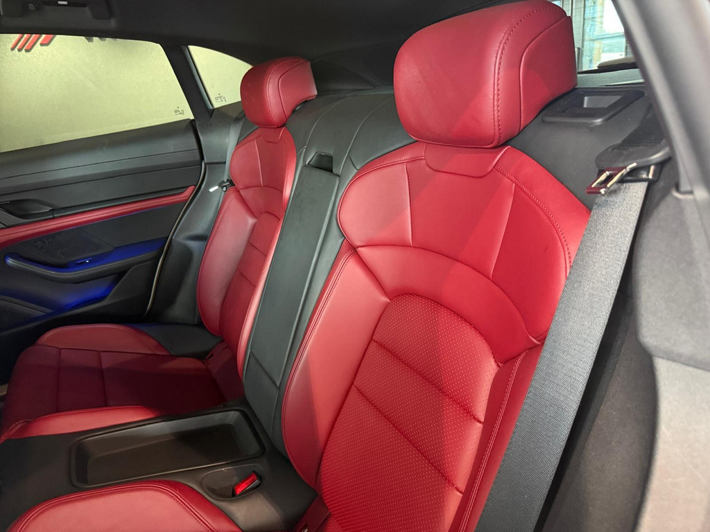 Porsche Taycan Cross Turismo 1