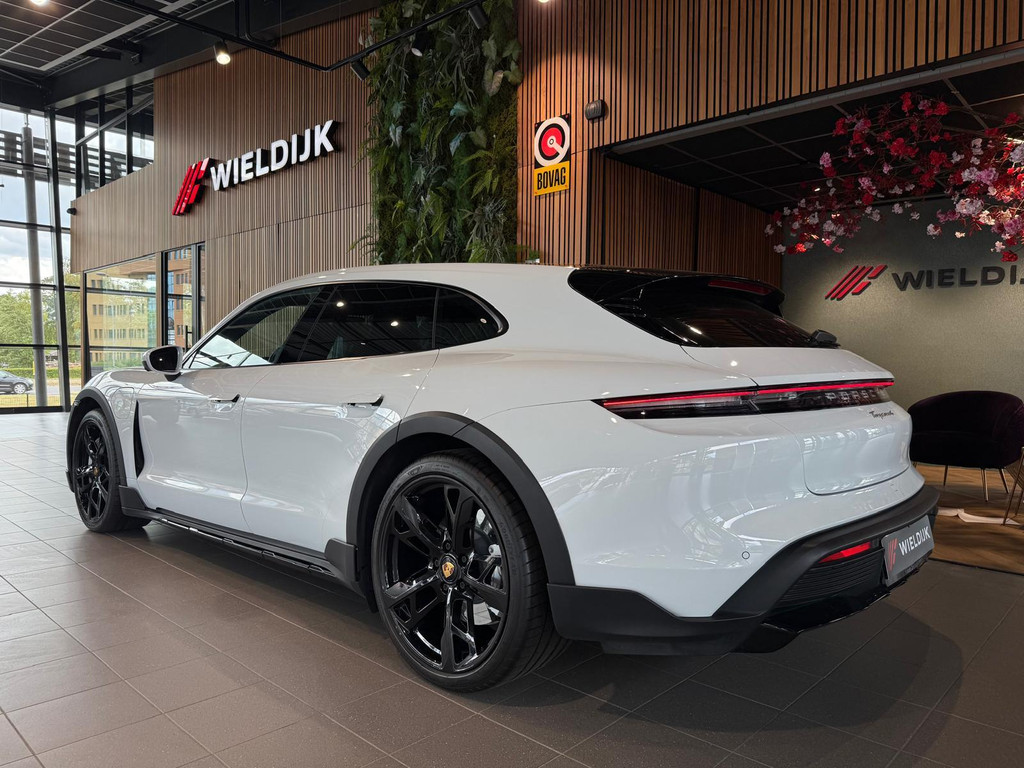 Porsche Taycan Cross Turismo 1