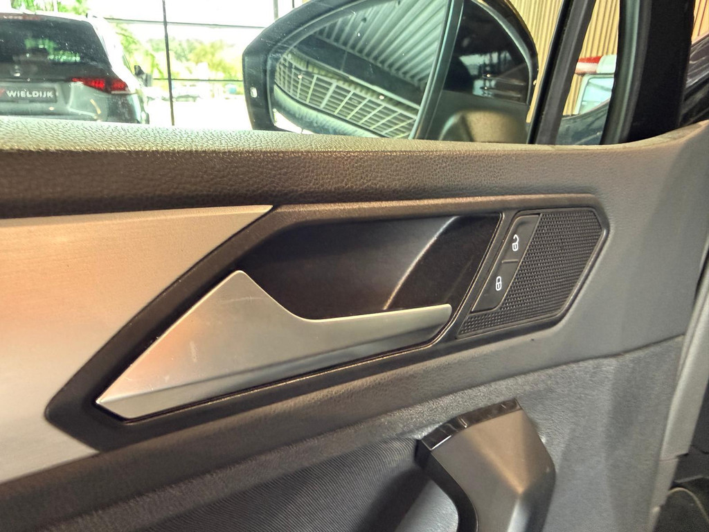 Volkswagen Tiguan 1