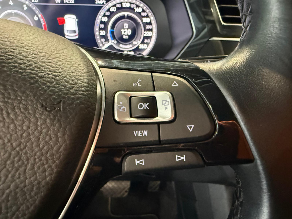 Volkswagen Tiguan 1