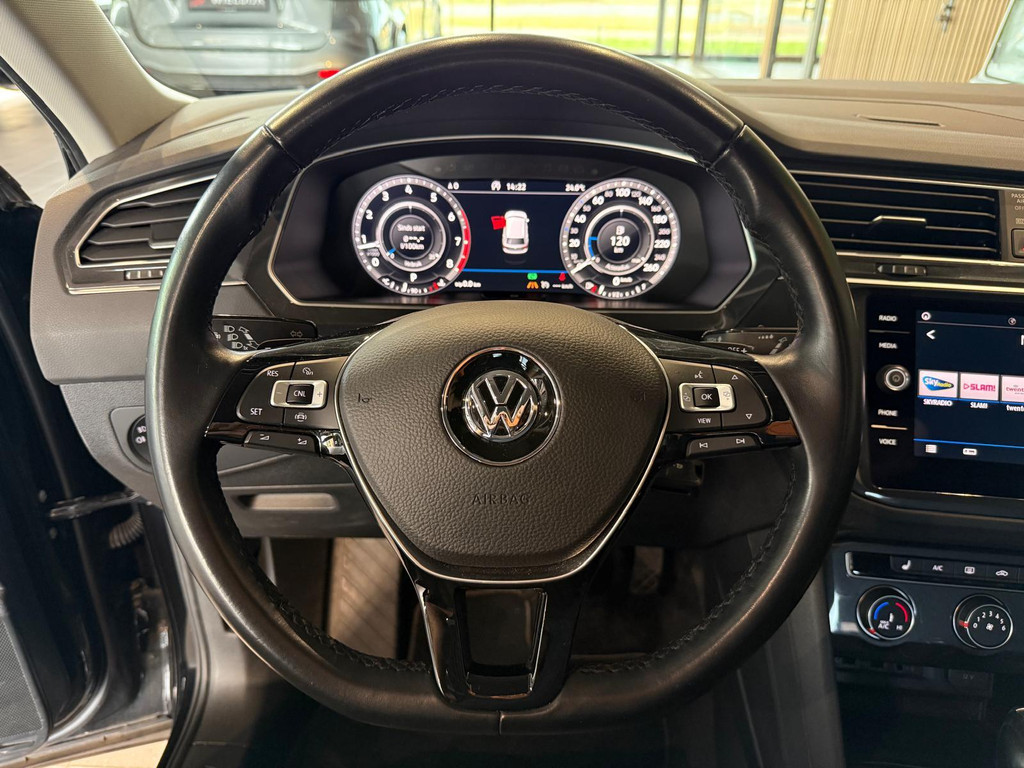 Volkswagen Tiguan 1