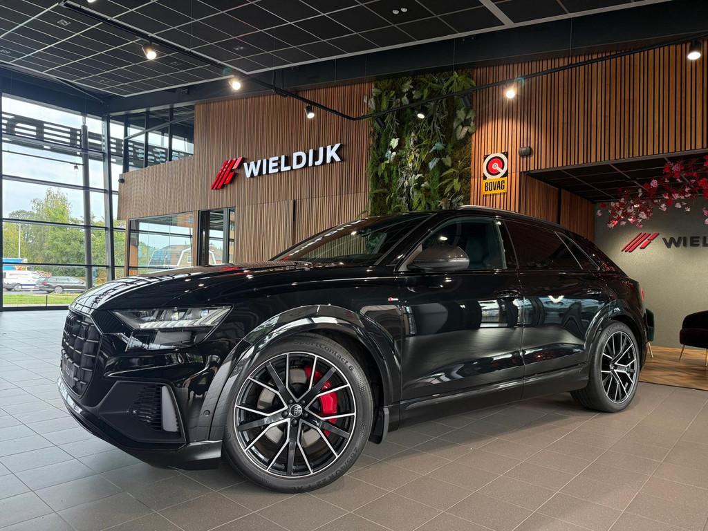 Audi Q8 1