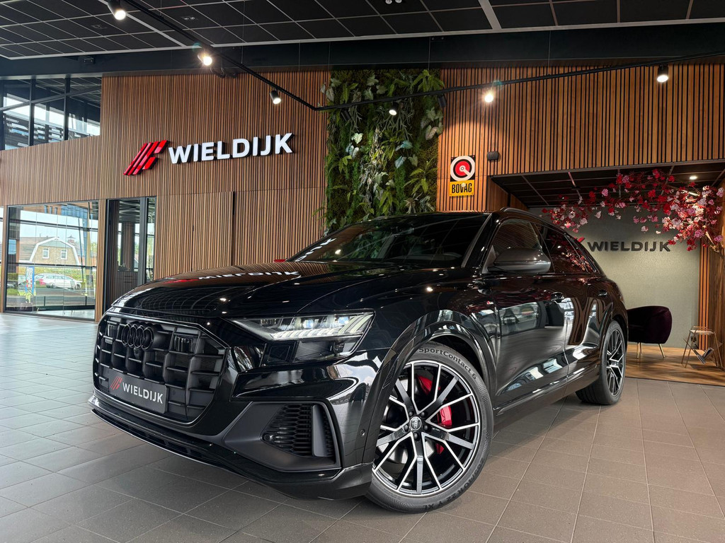 Audi Q8 1