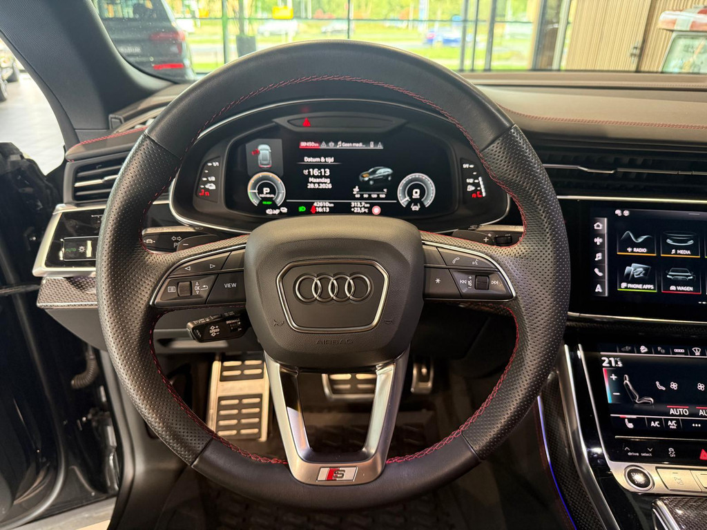 Audi Q8 1