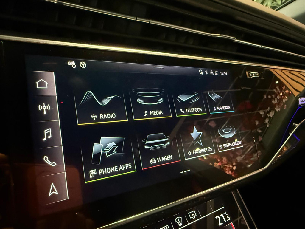 Audi Q8 1