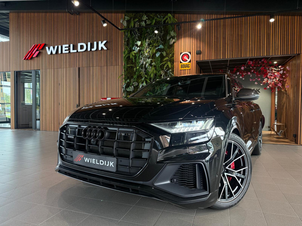 Audi Q8 1