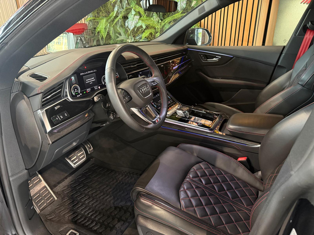 Audi Q8 1