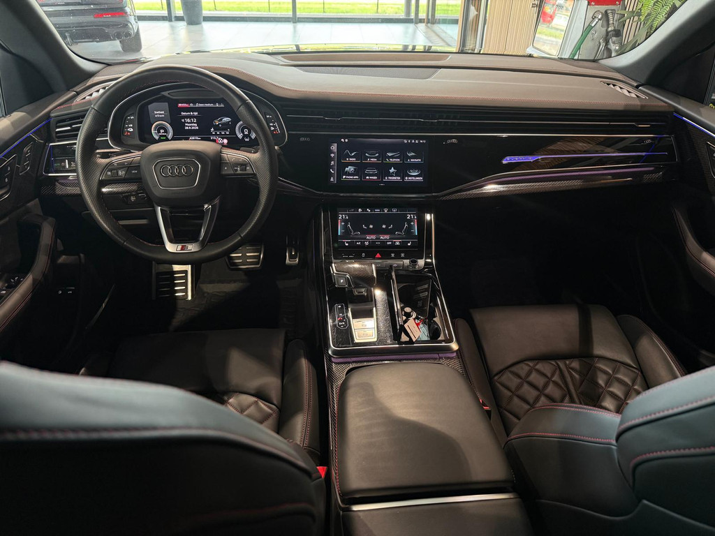 Audi Q8 1