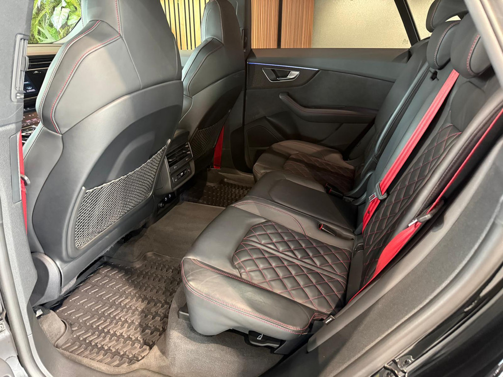 Audi Q8 1