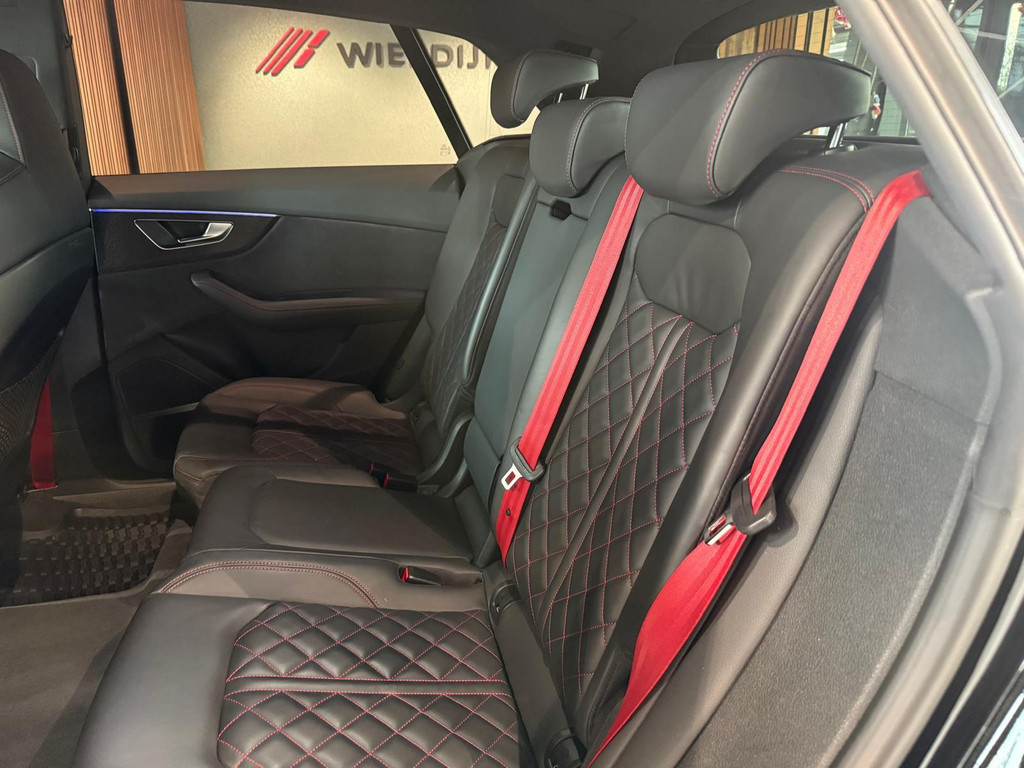 Audi Q8 1