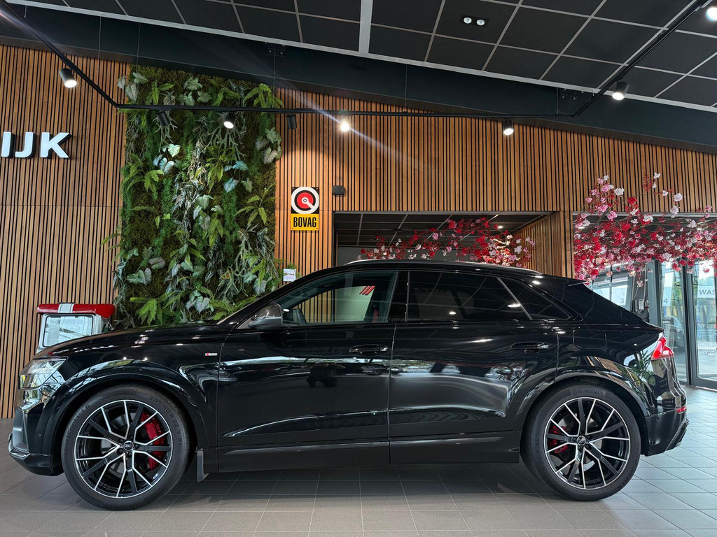 Audi Q8 1