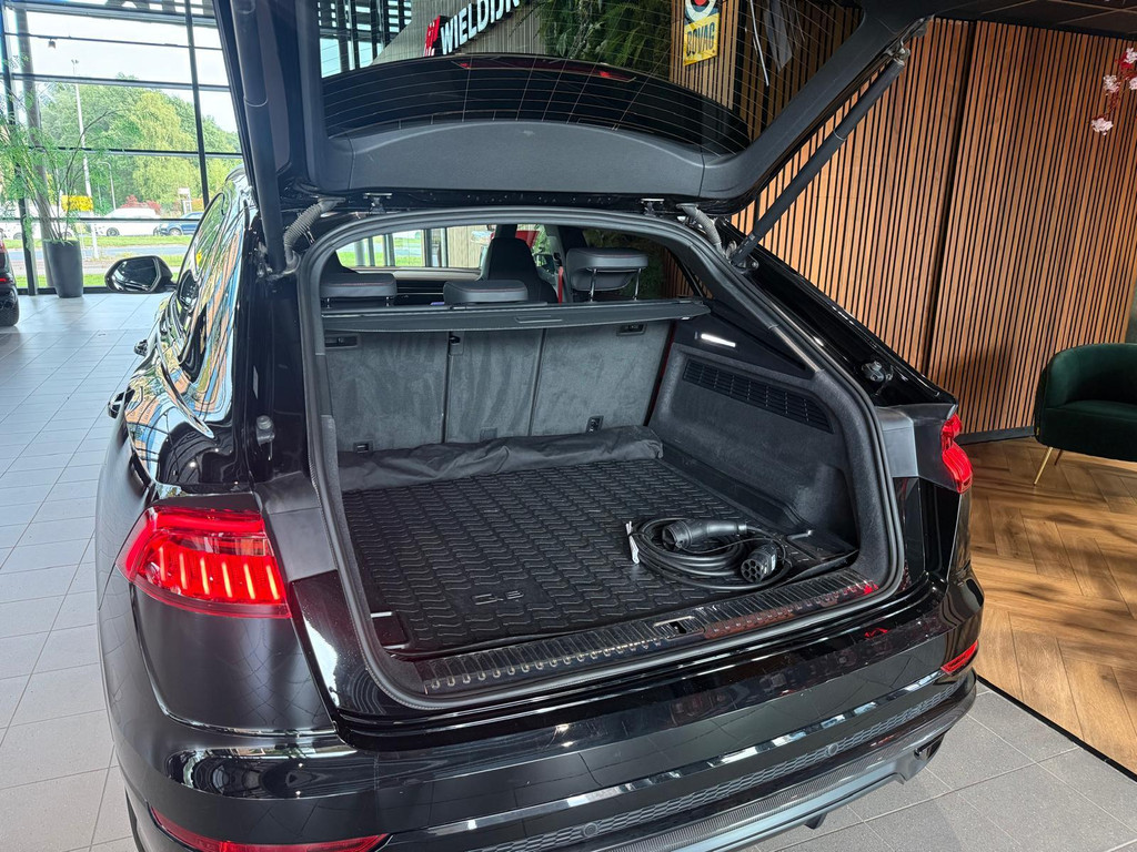 Audi Q8 1