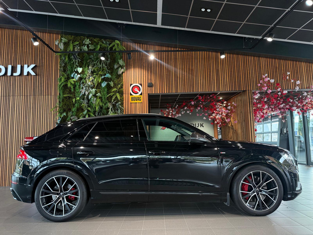 Audi Q8 1