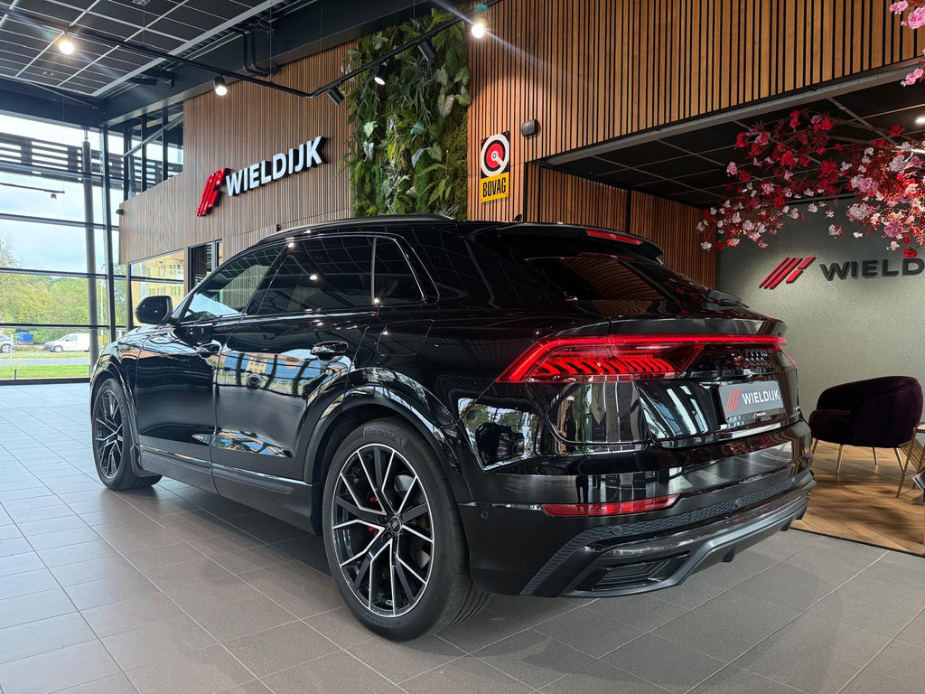 Audi Q8 1