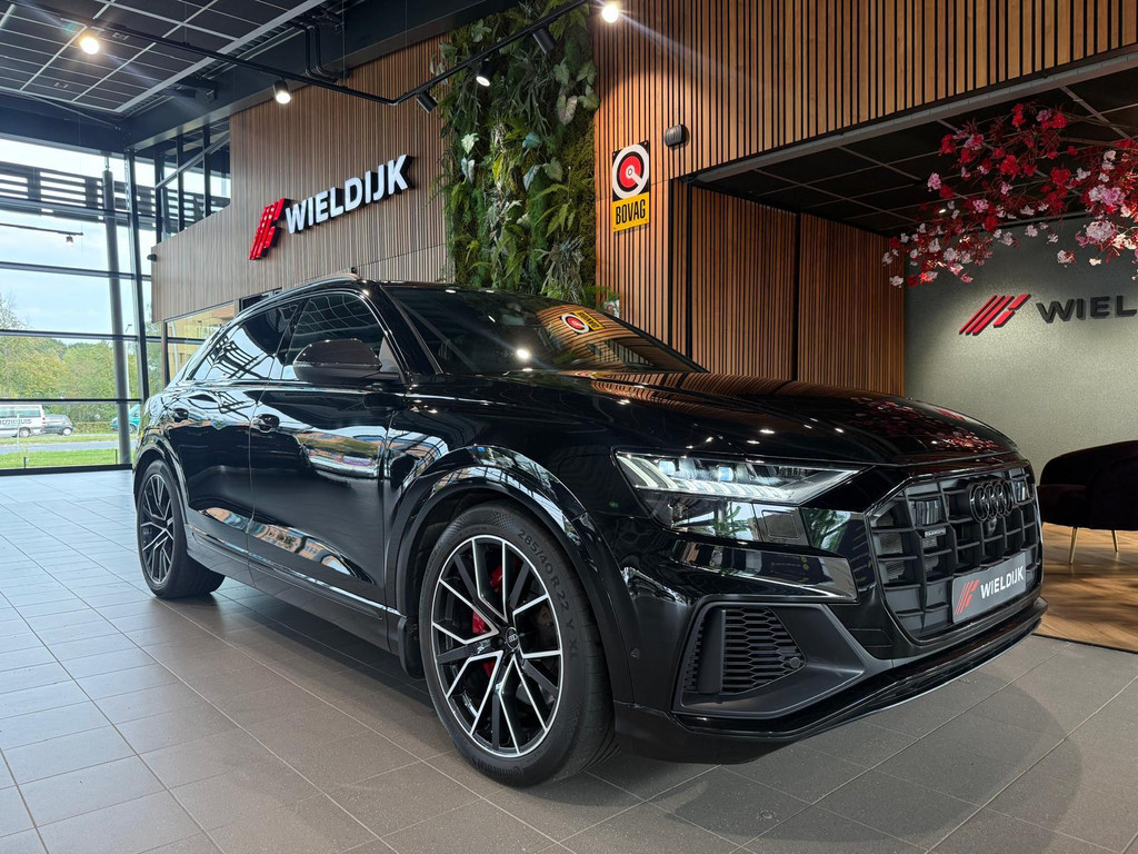 Audi Q8 1