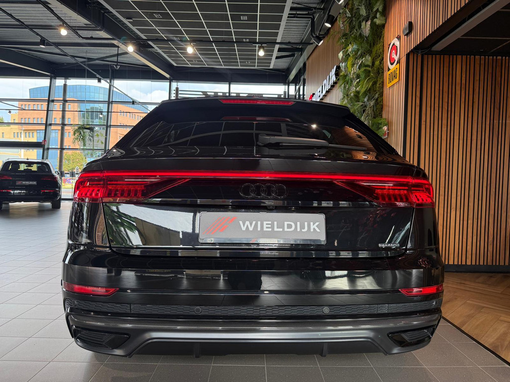 Audi Q8 1