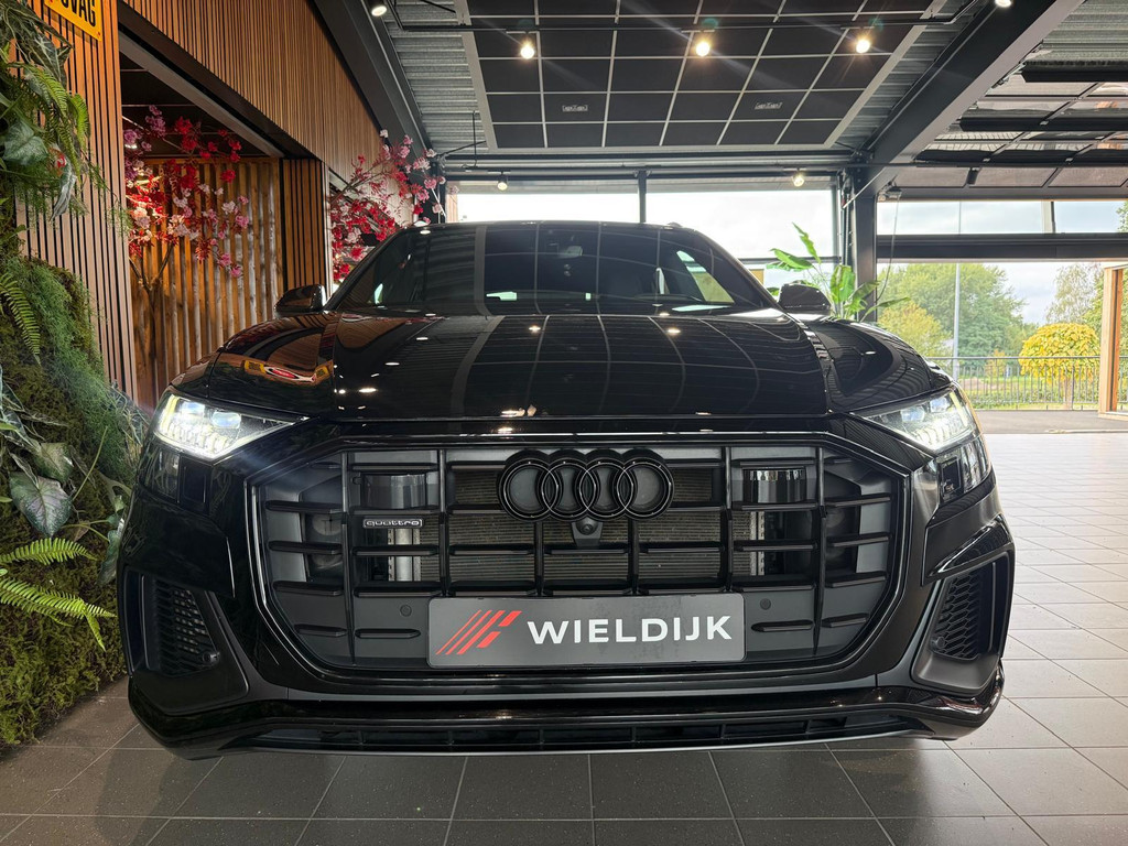 Audi Q8 1